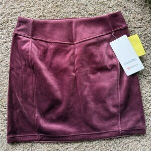 Lululemon Scuba HR Mini Skirt Velvet NWT Size M GARN
